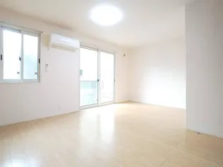 ロイヤル・メゾン A棟【101号室】の居間