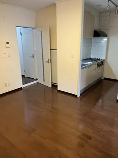 エビハラサングリーン川口【2F号室】の居間