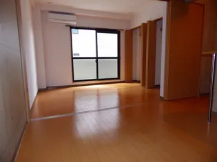 ヌーベルバーグ【1階】の居間