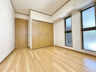 アン・ファブール【102号室】の寝室