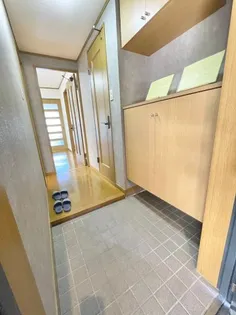 アン・ファブール【102号室】の玄関