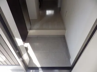 Lasting Rose 東日野【2号室】の玄関