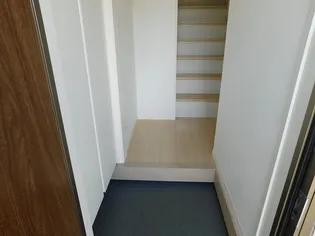 ハピネス白雲【203 号室】の玄関