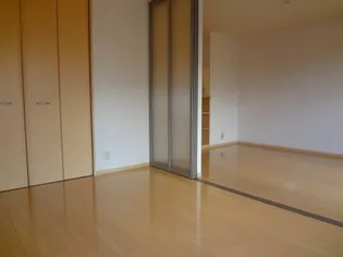 リビングタウン四日市芝田 A【1階】の居間