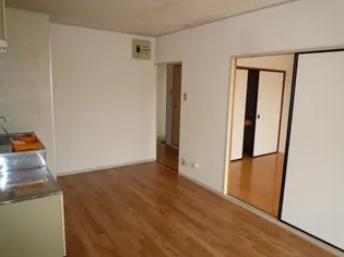 プレジール三宅B【B203号室】の居間