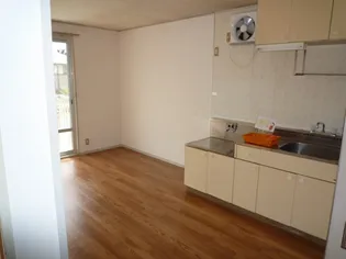 プレジール三宅B【B203号室】の居間