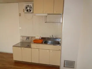 プレジール三宅B【B203号室】のキッチン