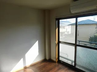 旭ハイツ【B2号室】の居間