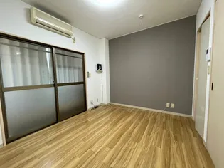 バスティード西浜田【2A号室】の居間