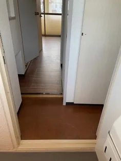 バスティード西浜田【2C号室】の玄関