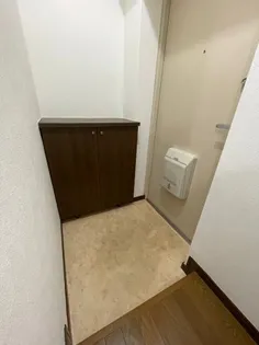 リブェール桜【301号室】の玄関