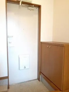 シャルマンフラット【1階】の玄関