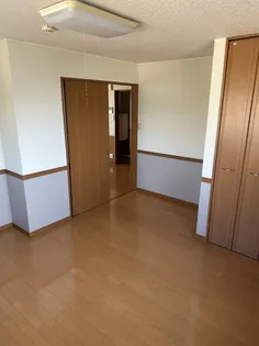 ロイヤルハイツ弐番館【203号室】の寝室