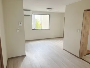 ラ・セゾンフルール【101号室】の居間