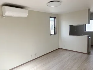 ラ・セゾンシャルム【202号室】の居間