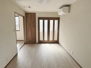 ラ・セゾンシャルム【202号室】の居間