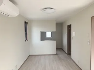 ラ・セゾンシャルム【202号室】の居間