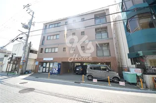 アベール クガの画像