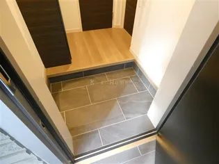 シュヴァル【1階】の玄関