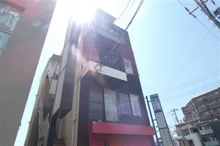 アールズコート【3階】の外観