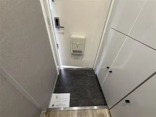 ニューブ神戸【7階】の玄関