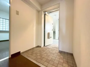 カルム千里山土井【2階】の玄関