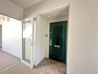 カルム千里山土井【2階】の玄関