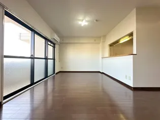 カルム千里山土井【2階】の居間