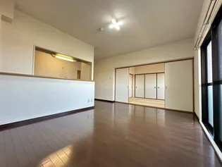 カルム千里山土井【2階】の居間