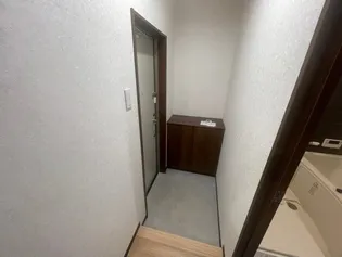 クレストKOBE【1階】の玄関