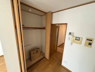 岩崎館【5階】の玄関