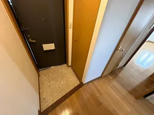 岩崎館【5階】の玄関
