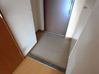 シャトー御影山手【3階】の玄関