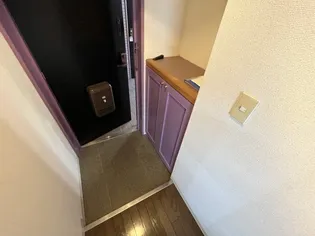 グロスアベニュー【3階】の玄関