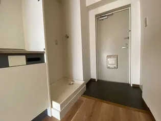 サイトピア本山【2階】の玄関