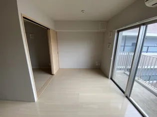 ヴィラージュM【2階】の居間