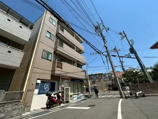 アールヴィラージュ【2階】の外観