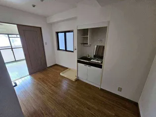 レジデンス灘【302号室】の居間