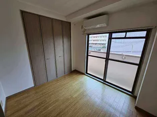 レジデンス灘【302号室】の居間