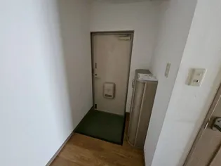 レジデンス灘【302号室】の玄関