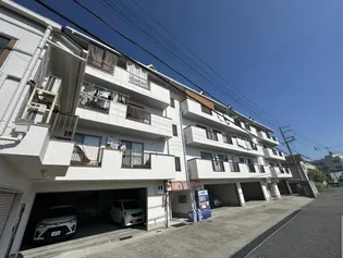 山手マンション【3階】の外観