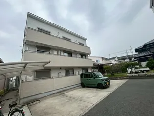ウエスト魚住【3階】の外観