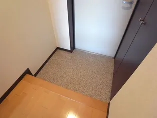 ボヌール恋野【3階】の玄関