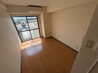 ドミシル今森【302号室】の居間