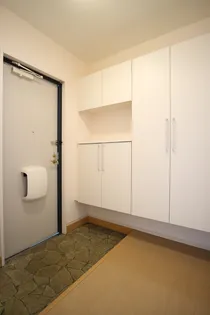 メゾンリベルタの玄関