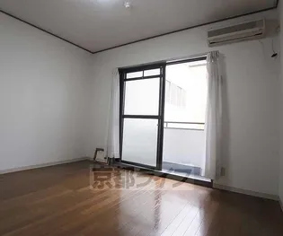 グレーシー西ノ京【105号室】の居間