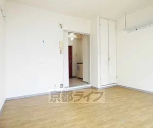 メゾン・グリンピア【4-B号室】の居間