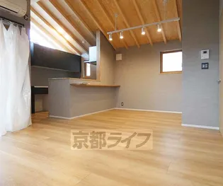 GOMON MOMOYAMA【S-102号室】の居間