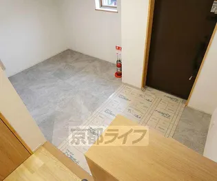 GOMON MOMOYAMA【S-102号室】の玄関