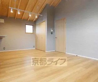 GOMON MOMOYAMA【S-102号室】の居間